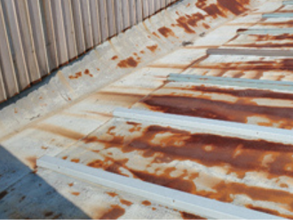 錆ついたトタン屋根